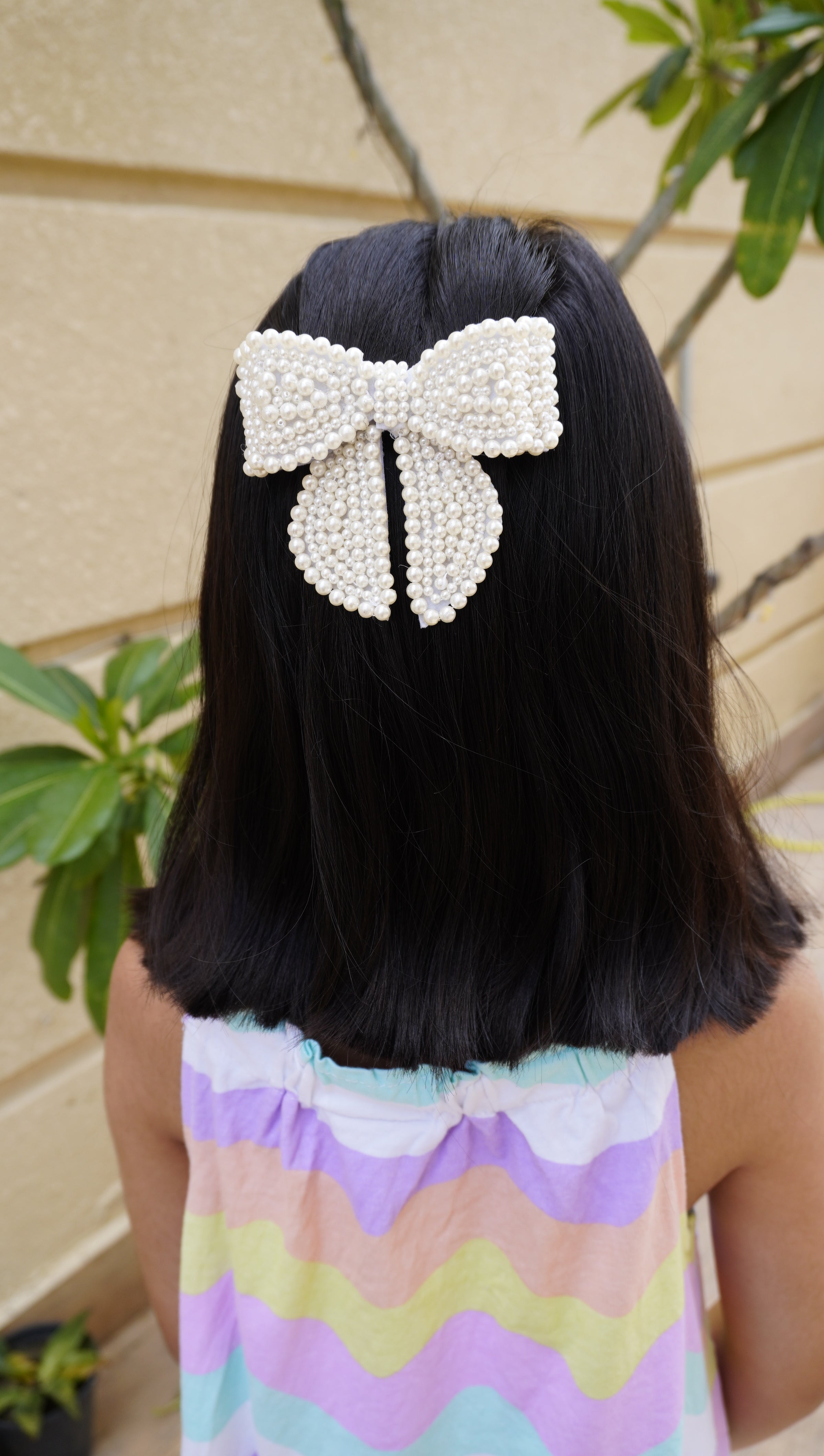 Pearls bow hair clip with tail