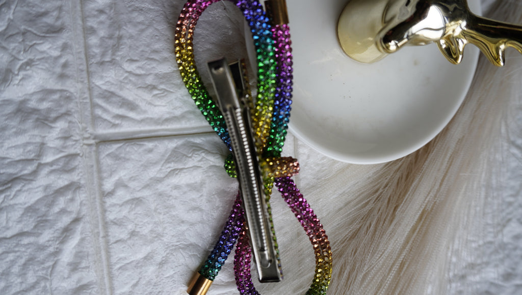 Multicolor bow clip