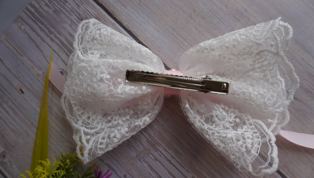 While lace bow clip