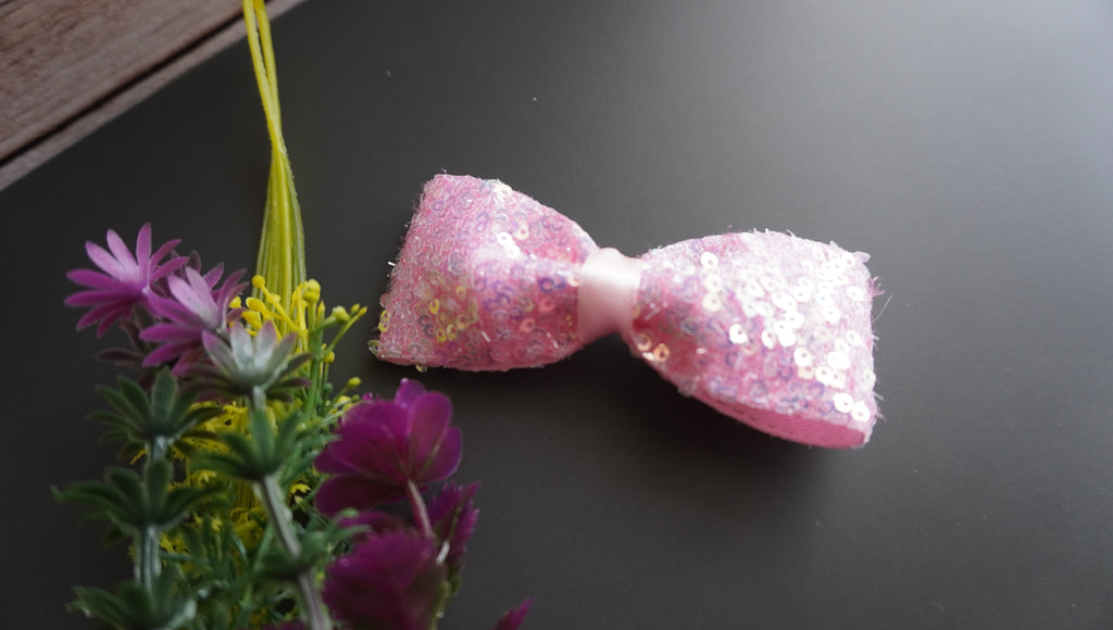 Pink sequence bow clip