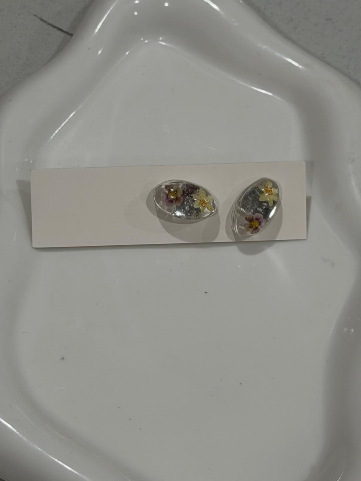 Resin ear tops